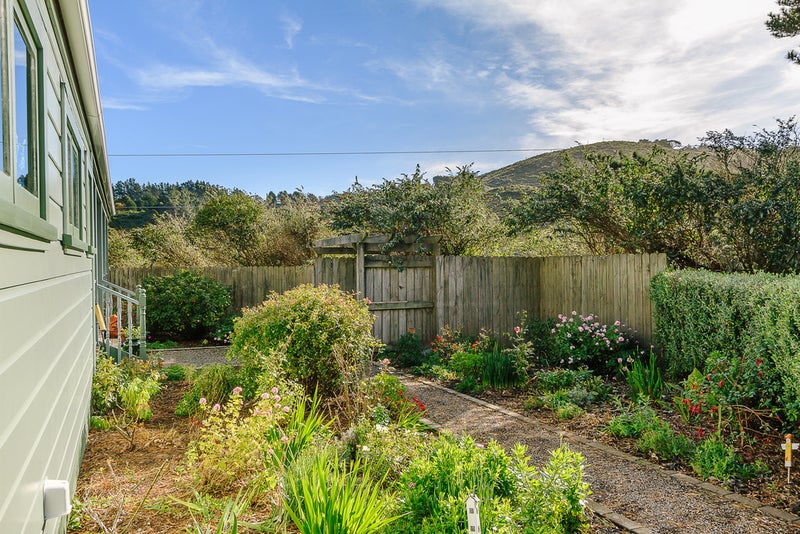 12 Crestview Grove, Belmont, Lower Hutt - Carousel 20
