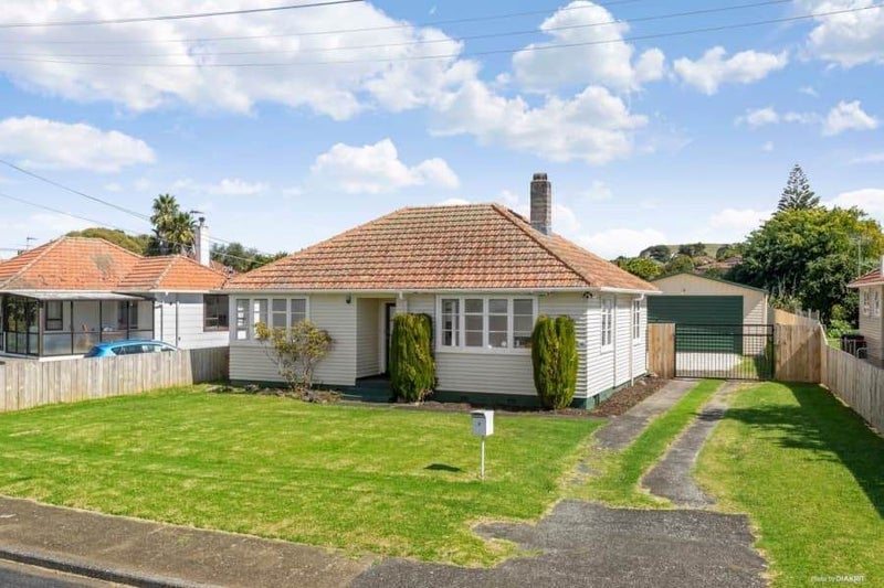 3 Benghazi Road, Panmure, Auckland - Carousel 1