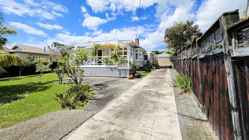 1/48 Beresford Street, Bayswater, Auckland - Carousel 1
