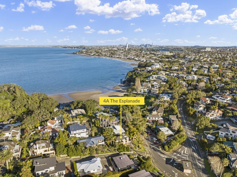 2/4 The Esplanade, Castor Bay, Auckland - Carousel 1