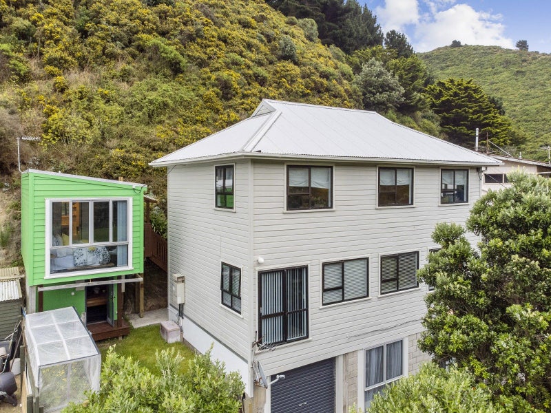 157 Happy Valley Road, Ōwhiro Bay, Wellington - Carousel 1