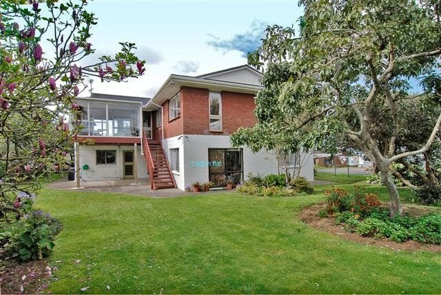 2/3 Aramutu Road, Hillsborough, Auckland - Carousel 9