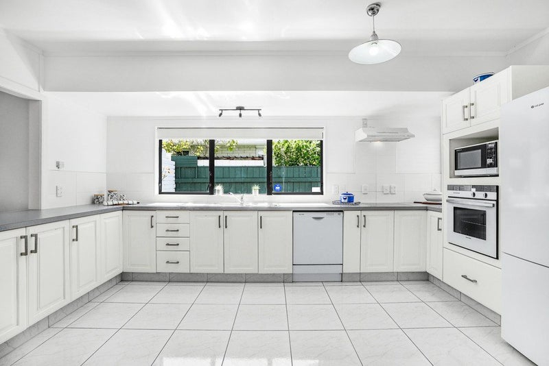 19A Colin Grove, Hutt Central, Lower Hutt - Carousel 1