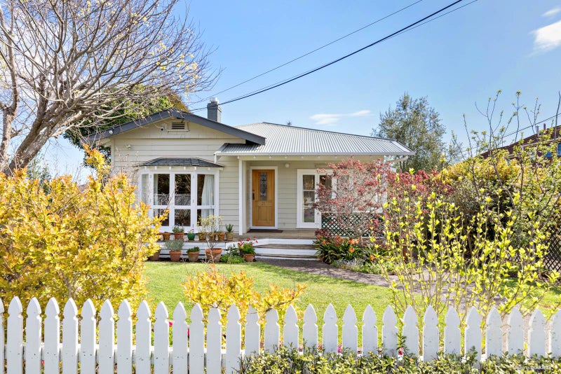 21 Wicklow Road, Narrow Neck, Auckland - Carousel 1