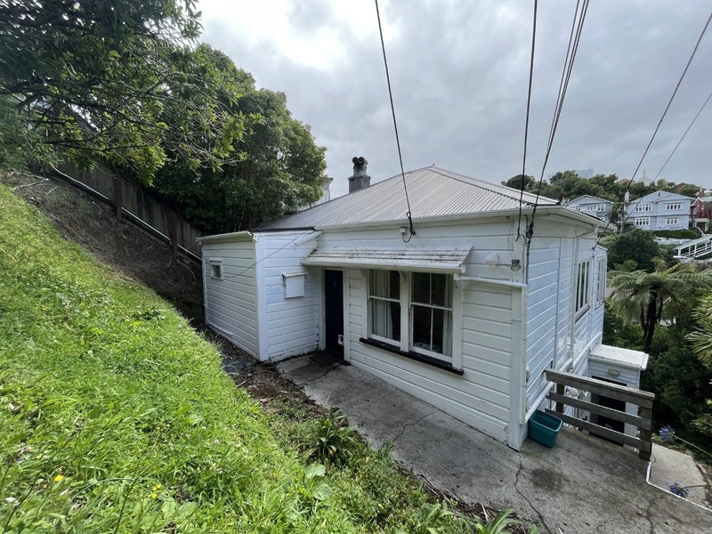 151 Kelburn Parade, Kelburn, Wellington - Carousel 1