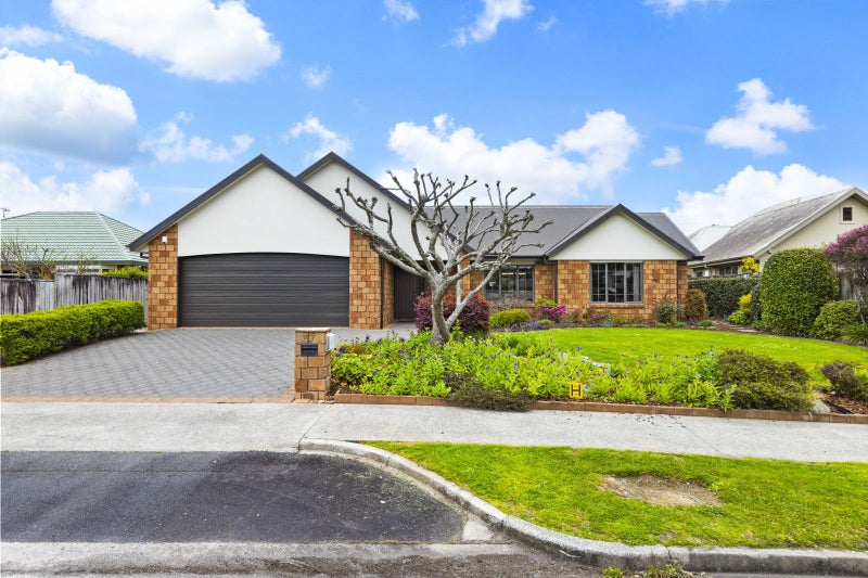 17 Roderick Place, Rototuna, Hamilton - Carousel 2