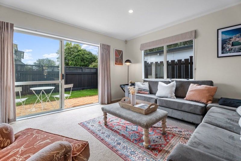 25A Harbour View Road, Point Chevalier, Auckland - Carousel 2