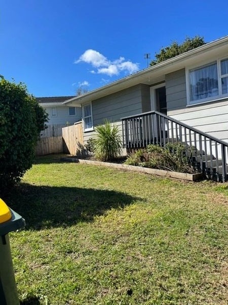 9 Shale Avenue, Massey, Auckland - Carousel 1