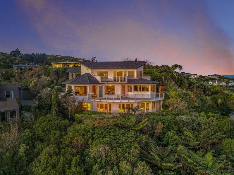 4 Green Park Lane, Korokoro, Lower Hutt - Carousel 1