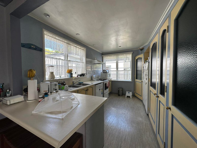 22 Stokes Valley Road, Stokes Valley, Lower Hutt - Carousel 2