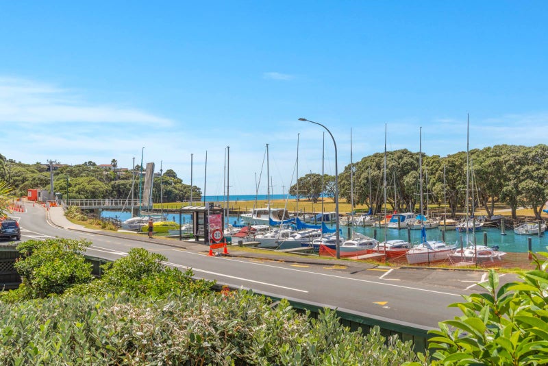 4/4 Commodore Parry Road, Castor Bay, Auckland - Carousel 30