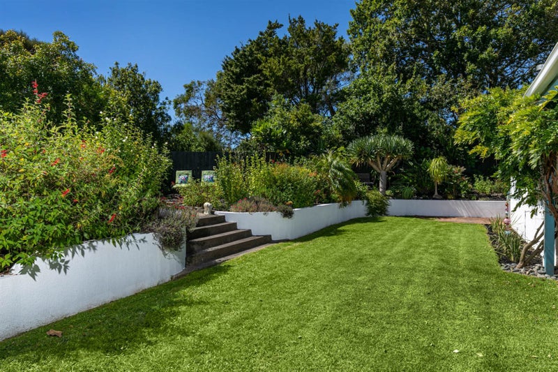 32 Waipuia Place, Greenhithe, Auckland - Carousel 2