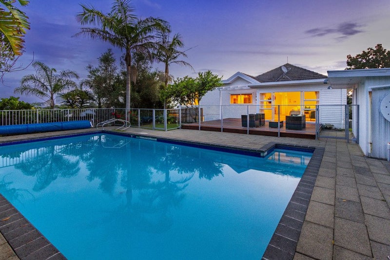 2/17 Belmont Terrace, Milford, Auckland - Carousel 21