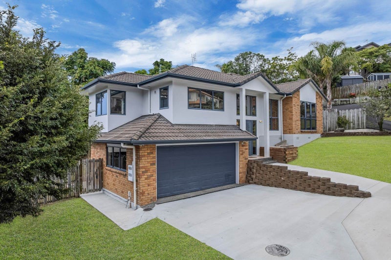 8 Sherwood Grove, Northcross, Auckland - Carousel 1