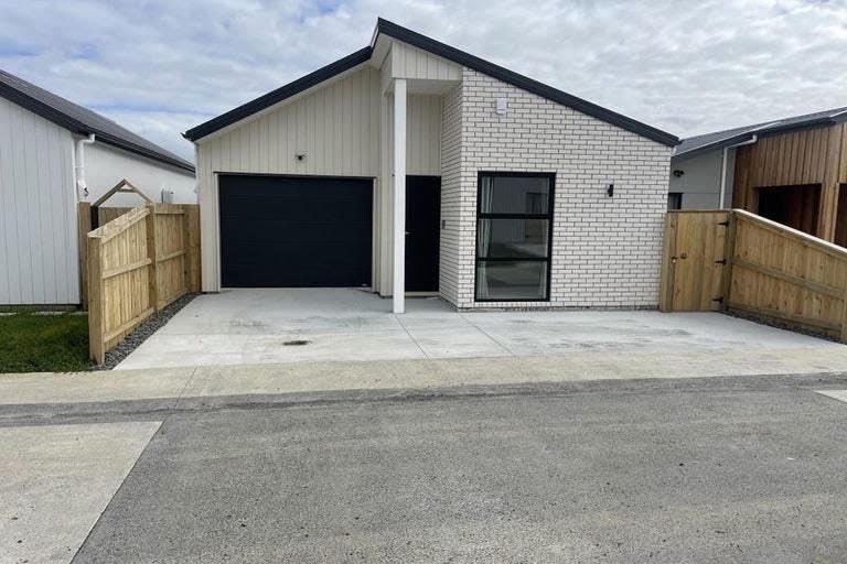 32C Biokovo Street, Massey, Auckland - Carousel 1