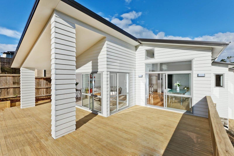 16 Bintulu Place, Fairview Heights, Auckland - Carousel 1