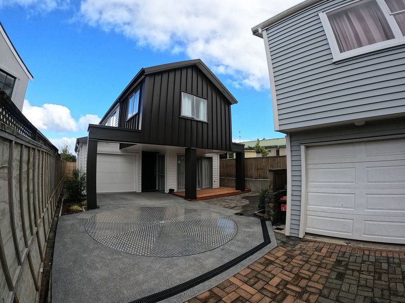 12B Tawhiri Road, One Tree Hill, Auckland - Carousel 1