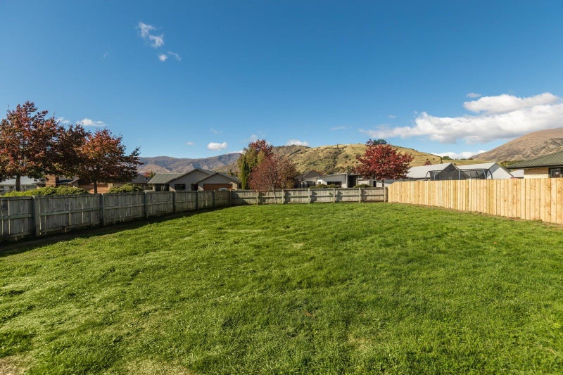 14 Coburn Place, LAKE HAYES, QUEENSTOWN - Carousel 2