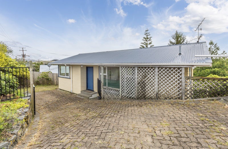 2 Mark Avenue, Paparangi, Wellington - Carousel 12