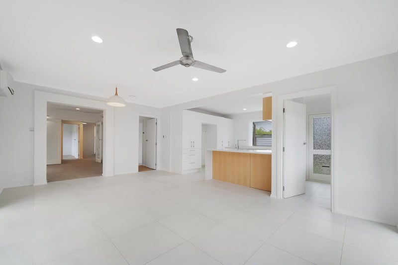 24 Tyrian Close, Half Moon Bay, Auckland - Carousel 2