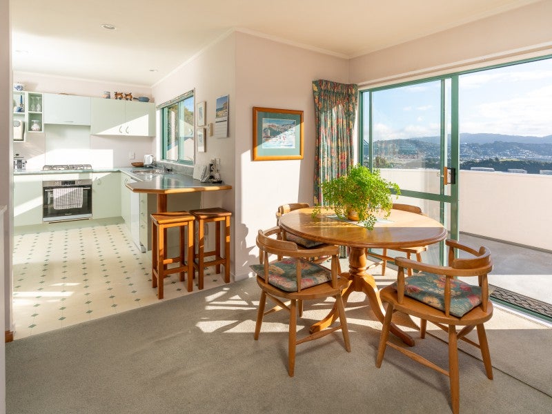 2/83 Townsend Road, Miramar, Wellington - Carousel 1