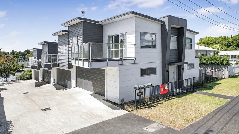 2/6 Dyer Street, Whitiora, Hamilton - Carousel 1