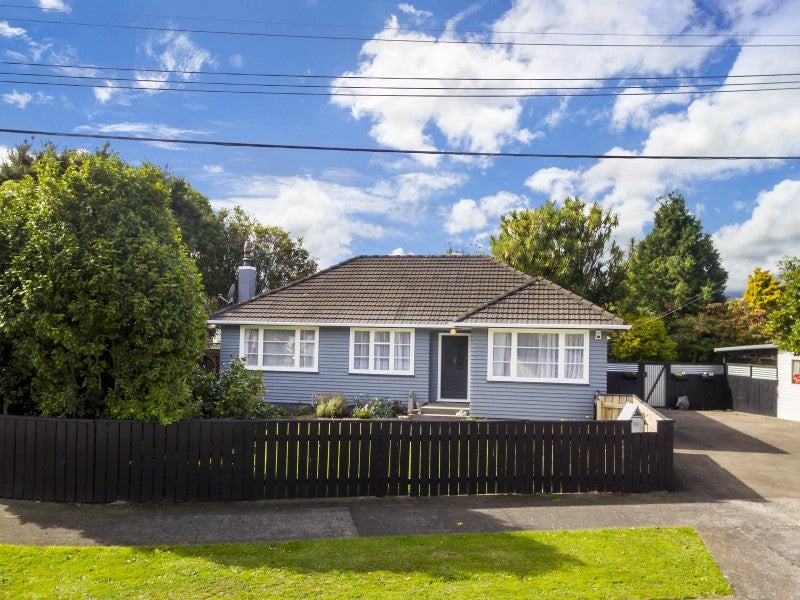 66 Brentwood Street, Trentham, Upper Hutt - Carousel 1