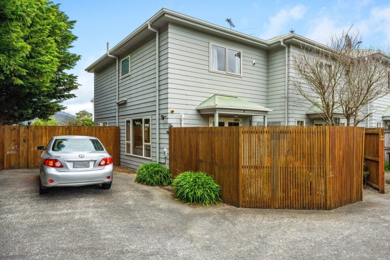 2/8 Waldie Grove, Avalon, Lower Hutt - Carousel 1