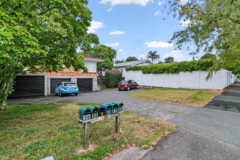 2/11 Peary Road, Mount Eden, Auckland - Carousel 7