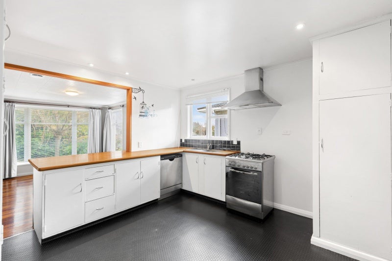 16 Salisbury Avenue, Terrace End, Palmerston North - Carousel 2