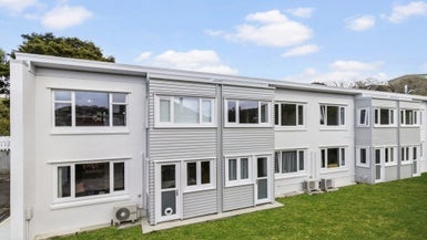 3/18 Agra Crescent, Khandallah, Wellington - Carousel 1