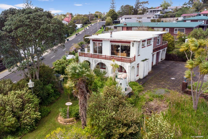 2 Pine Avenue, Henderson, Auckland - Carousel 2