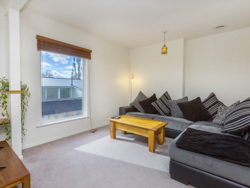 64 Pinehaven Road, Pinehaven, Upper Hutt - Carousel 2