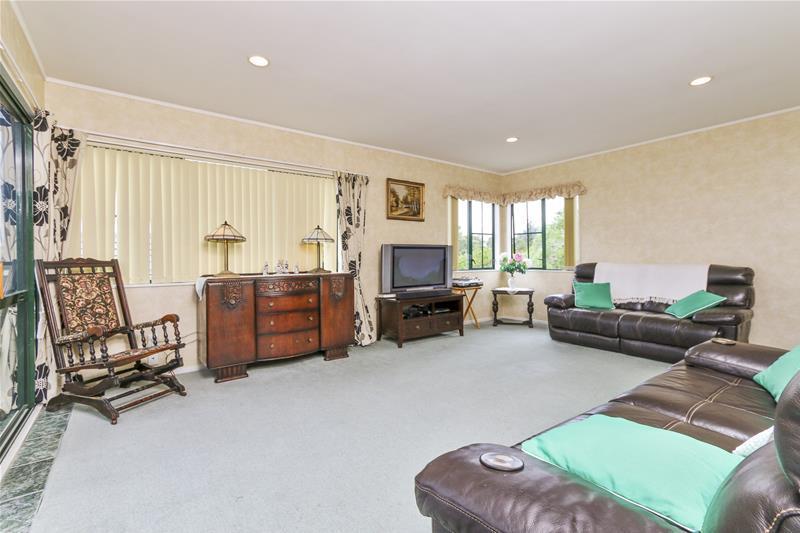 2/4 Minerva Terrace, Howick, Auckland - Carousel 2