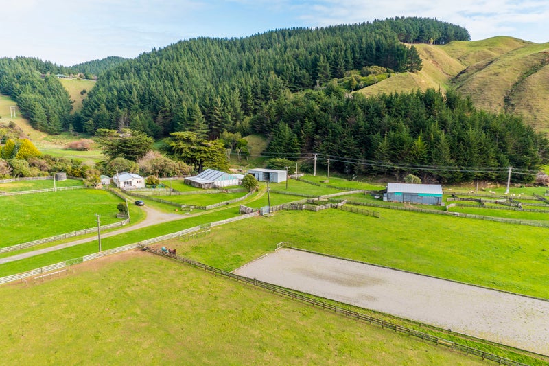 196 Valley Road, Paraparaumu - Carousel 1