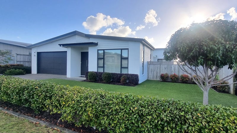 26 Mahutonga Avenue, Beachlands, Auckland - Carousel 1