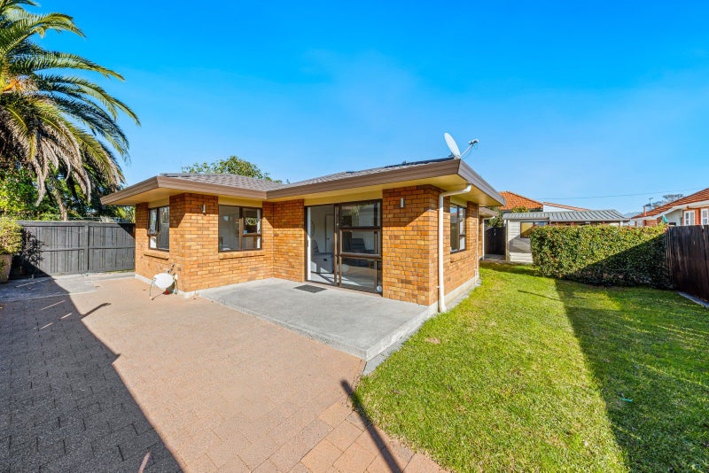 7B Neville Street, Point Chevalier, Auckland - Carousel 2