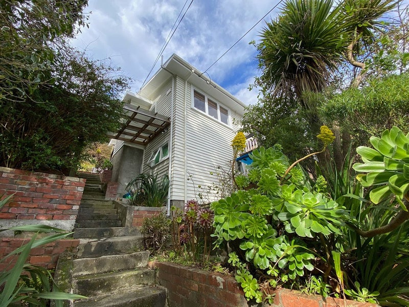 98A Totara Road, Miramar, Wellington - Carousel 1