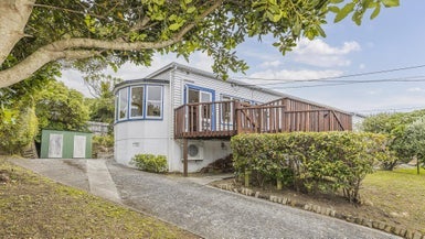 33 Bankot Crescent, Ngaio, Wellington - Carousel 1