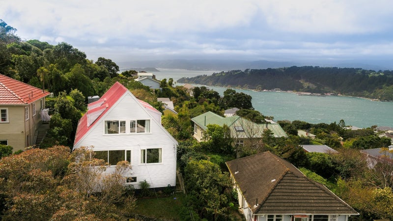 8 Hepara Street, Hataitai, Wellington - Carousel 1