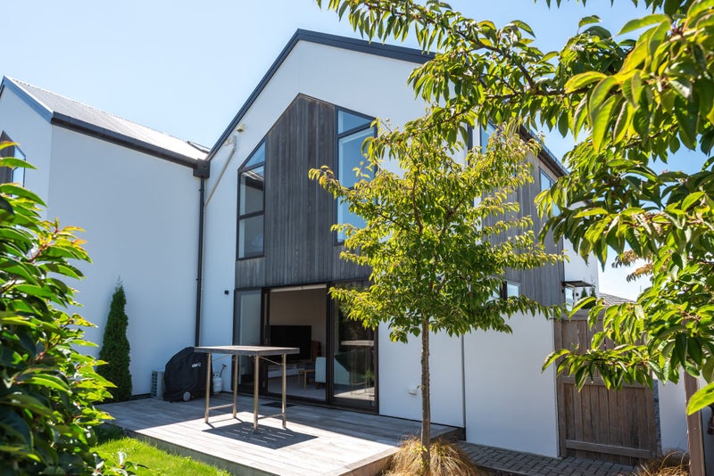 1/9 Edgeware Road, St Albans, Christchurch - Carousel 1