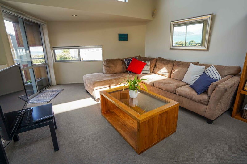 9 Onslow Road, Khandallah, Wellington - Carousel 1