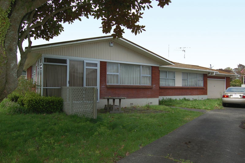 8 Glen Lynne Avenue, Queenwood, Hamilton - Carousel 1