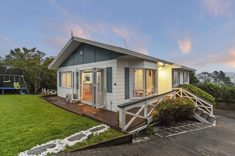 15A Darcy Place, Massey, Auckland - Carousel 1