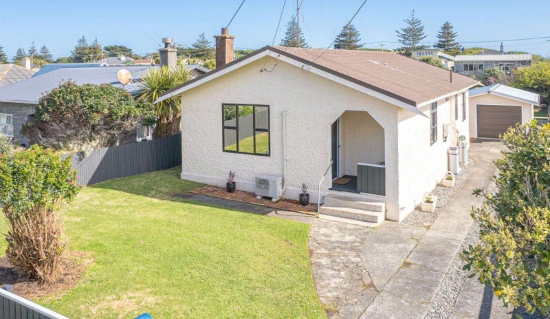 13 Karaka Street, Castlecliff, Whanganui - Carousel 1