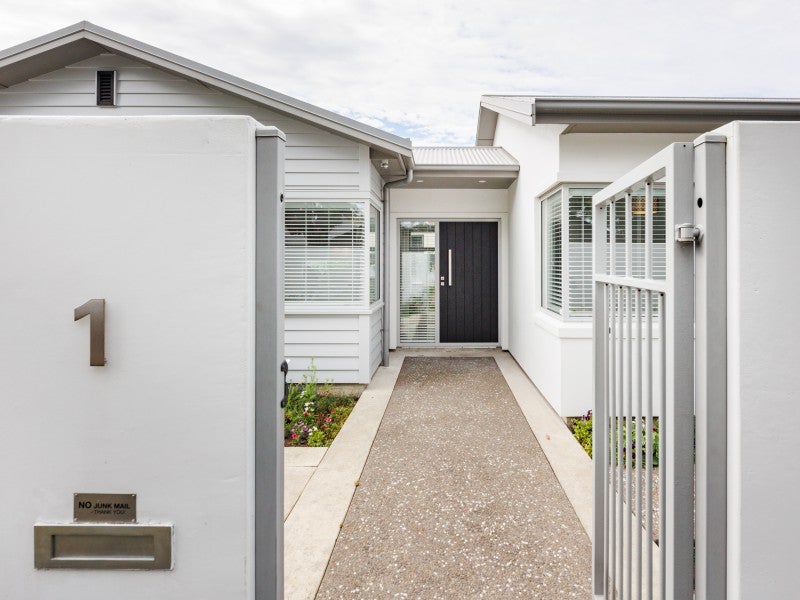 1 Montgomery Terrace, Hokowhitu, Palmerston North - Carousel 1