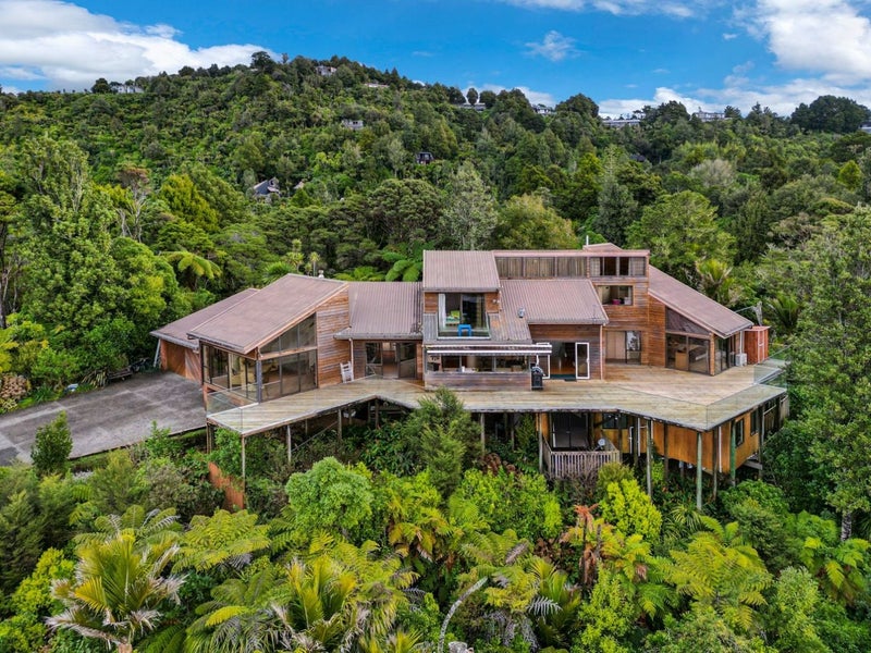 922 West Coast Road, Waiatarua, Auckland - Carousel 1