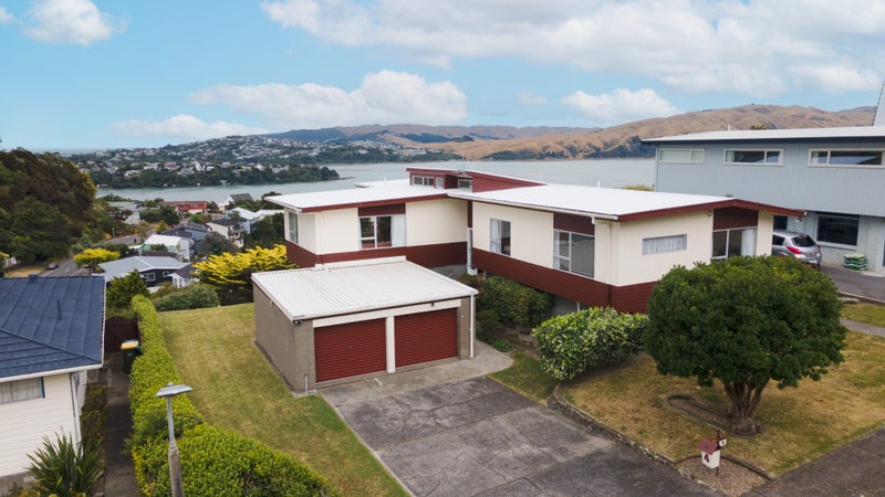 4 Compass Way, Whitby, Porirua - Carousel 1