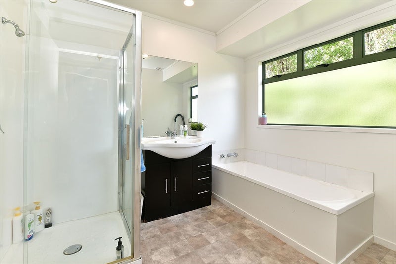 33A Kia Ora Road, Beach Haven, Auckland - Carousel 17