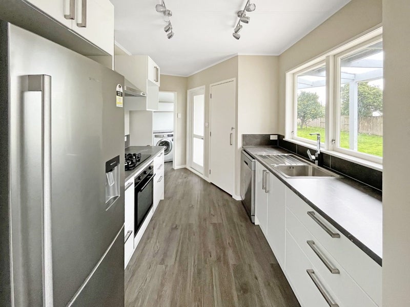 18 Wyndham Street, Awapuni, Palmerston North - Carousel 2